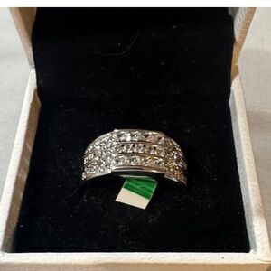 Women’s Ring NWT